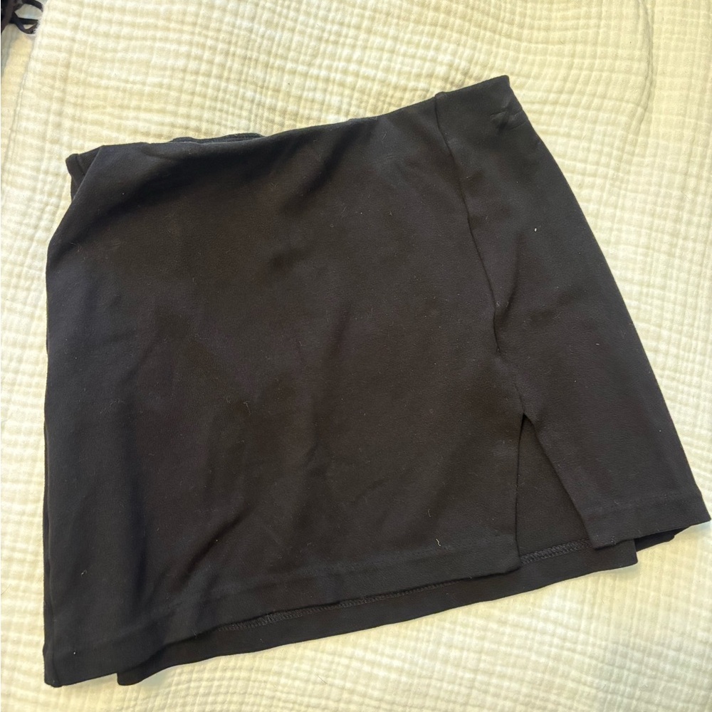 H&M Divided Black Mini Skirt with Elastic Waist